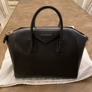 Givenchy- Antigona dark navy medium